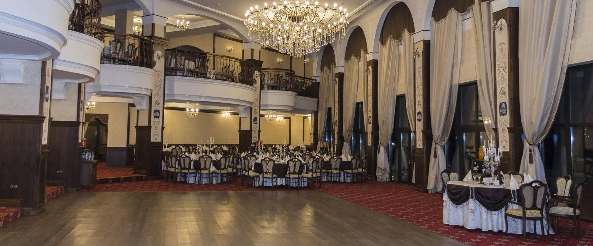 Pik Elegance Hotell Ploieşti Eksteriør bilde