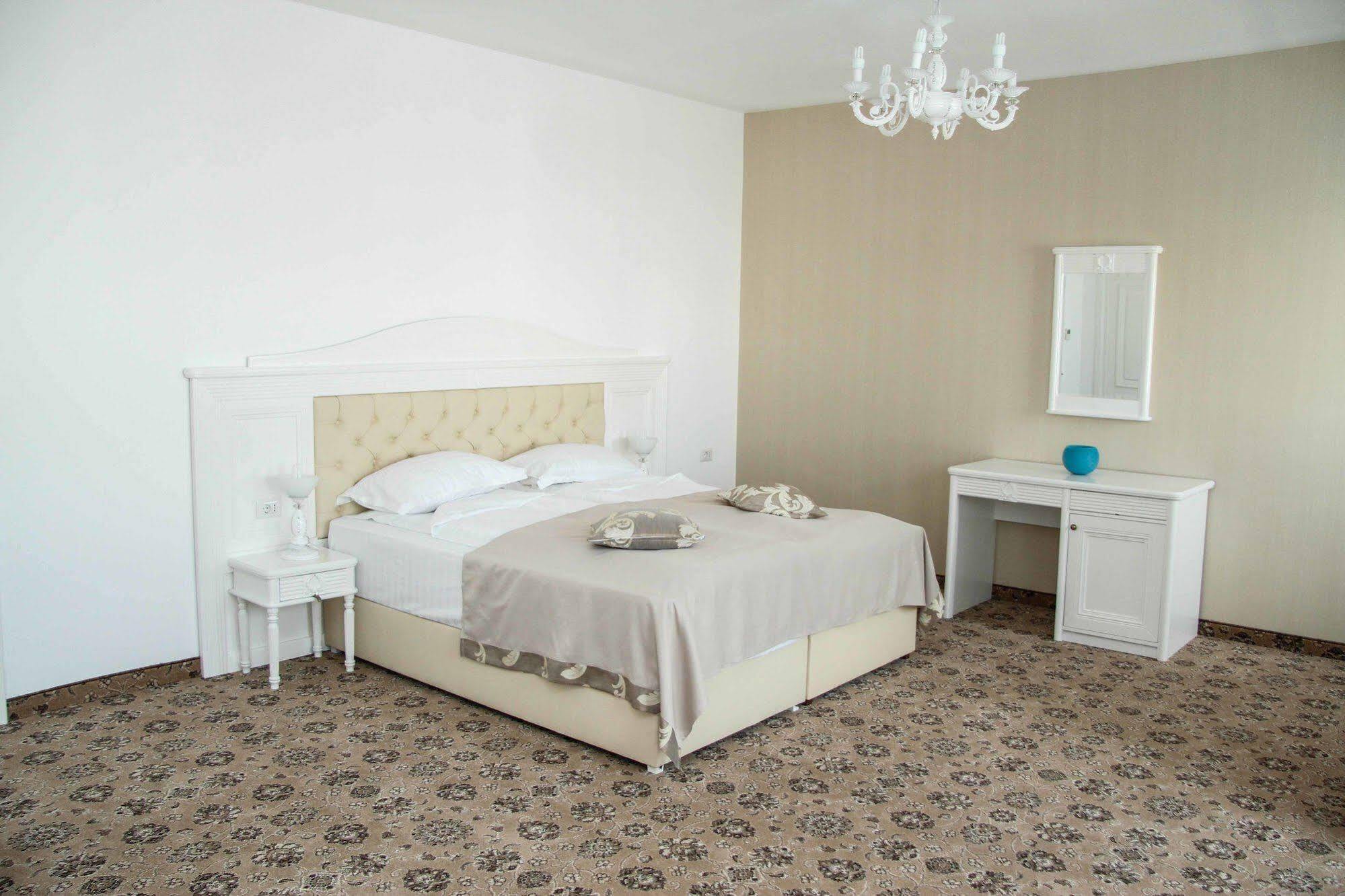 Pik Elegance Hotell Ploieşti Eksteriør bilde