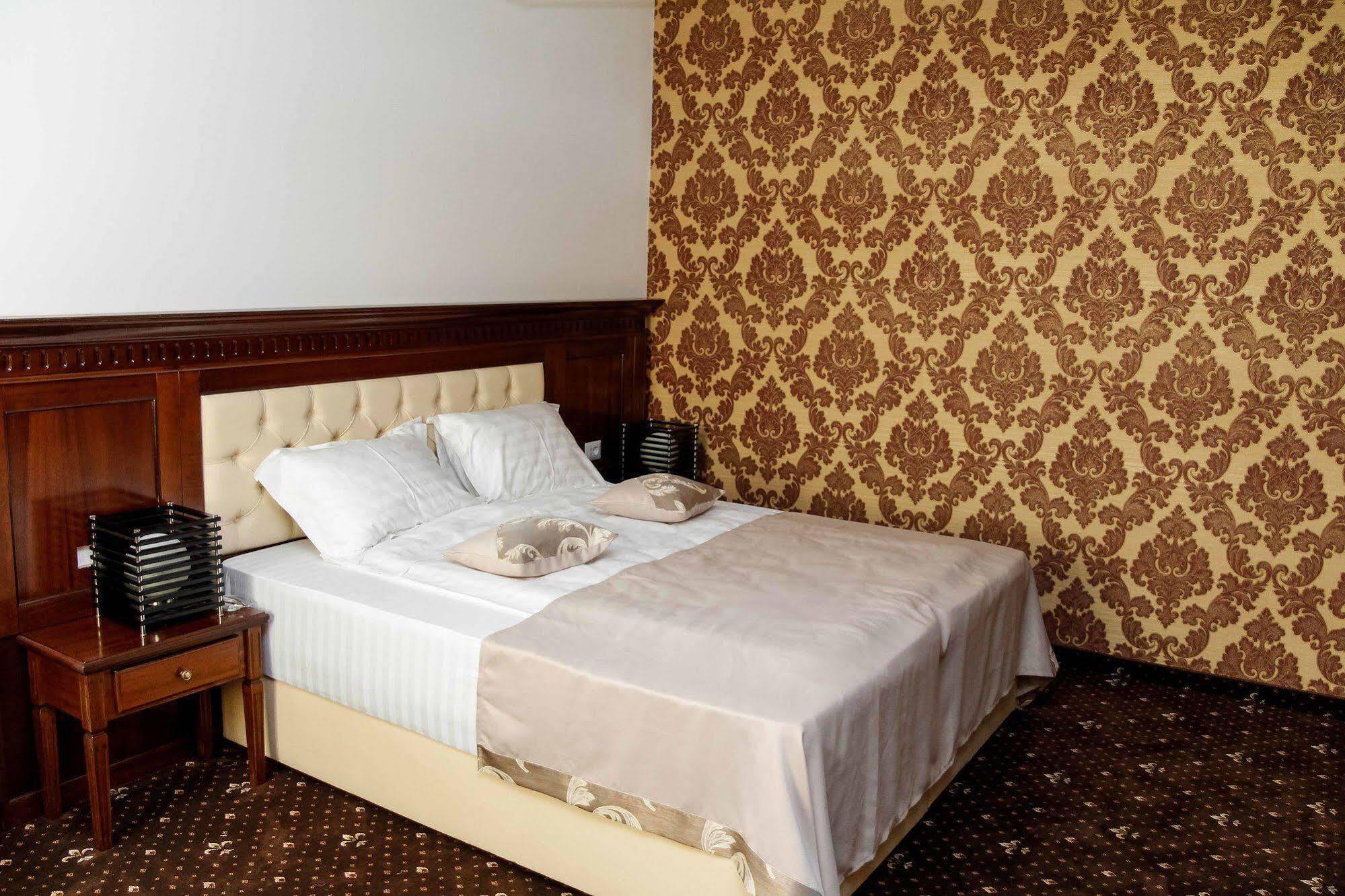 Pik Elegance Hotell Ploieşti Eksteriør bilde