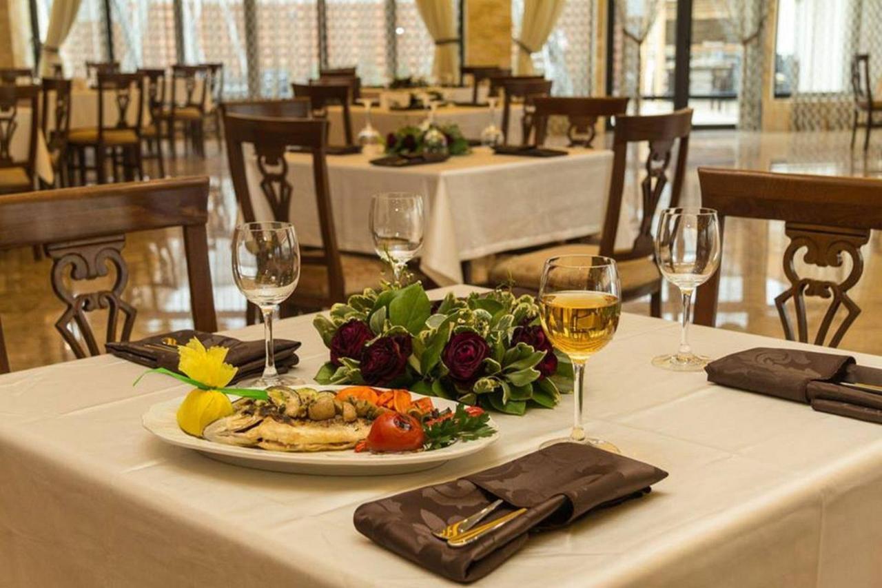 Pik Elegance Hotell Ploieşti Eksteriør bilde