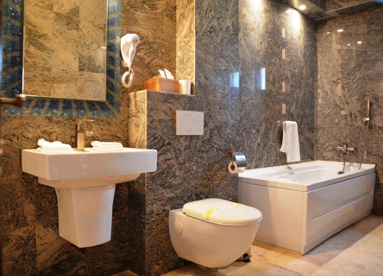Pik Elegance Hotell Ploieşti Eksteriør bilde