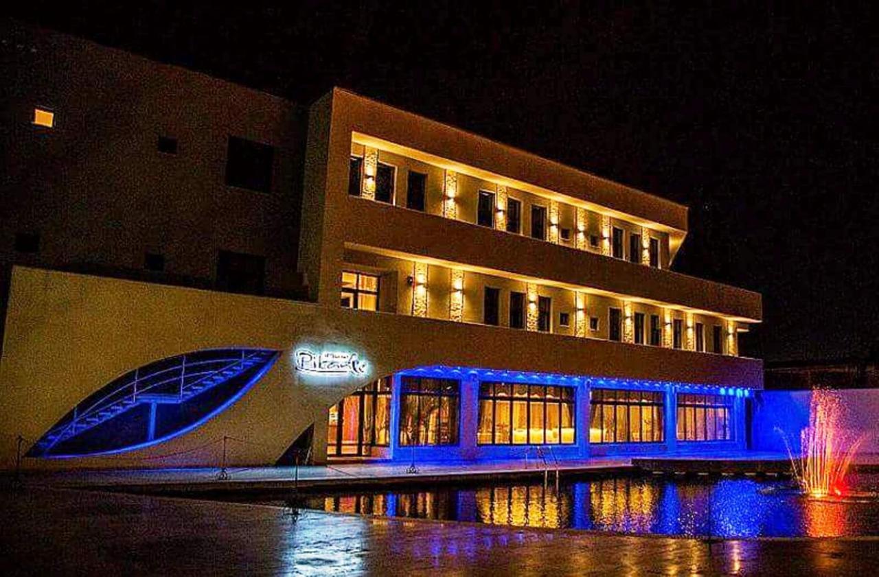 Pik Elegance Hotell Ploieşti Eksteriør bilde